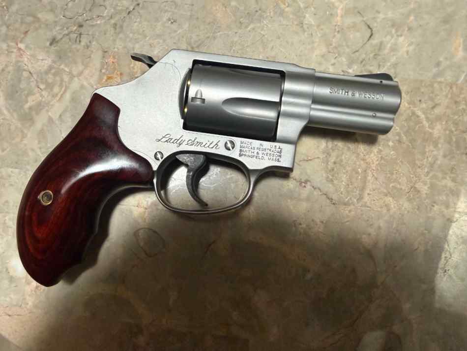 Smith &amp; Wesson Model 60 "Lady Smith" .357 Mag *New